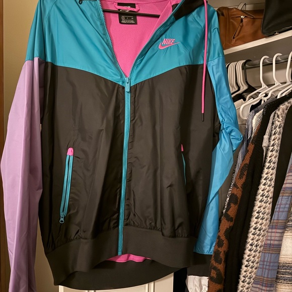 Nike Women's Multi-colored Windbreaker Jacket - Picture 1 of 4